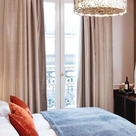 Hotel Lumen Louvre Paris
