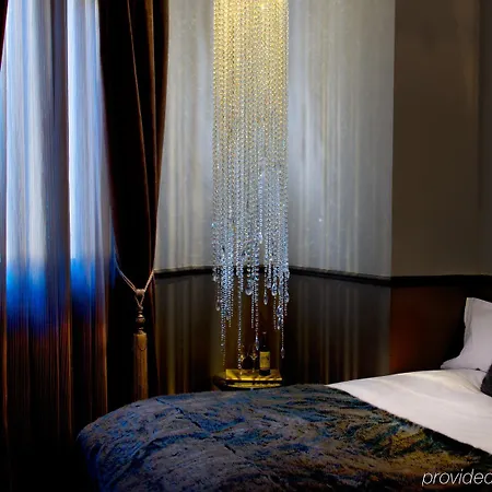 Hotel Lumen Louvre Paris