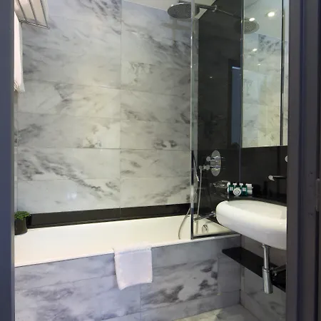 Lumen Louvre Hotel 4*