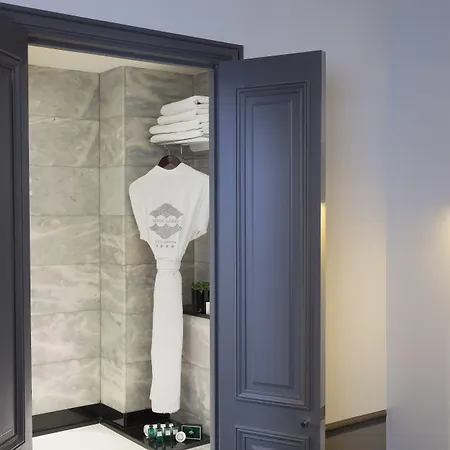 Lumen Louvre Paříž