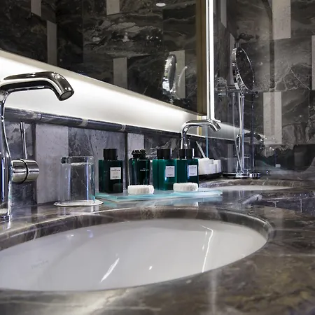 Lumen Louvre 4*