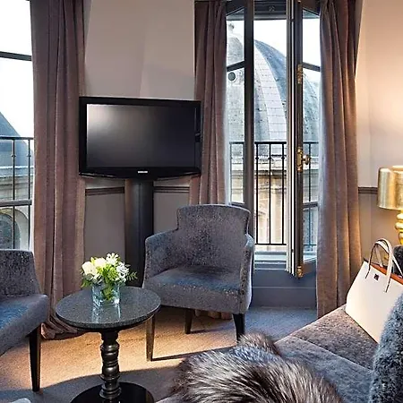 Lumen Louvre 4* Parijs