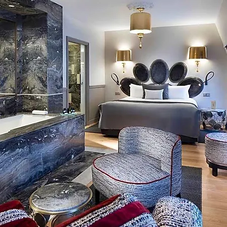 Lumen Louvre 4* Parijs