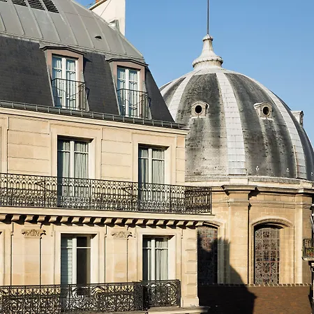 Lumen Louvre Hotel