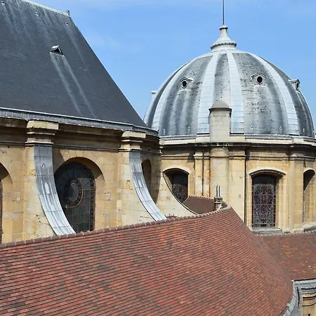 Lumen Louvre Hotel