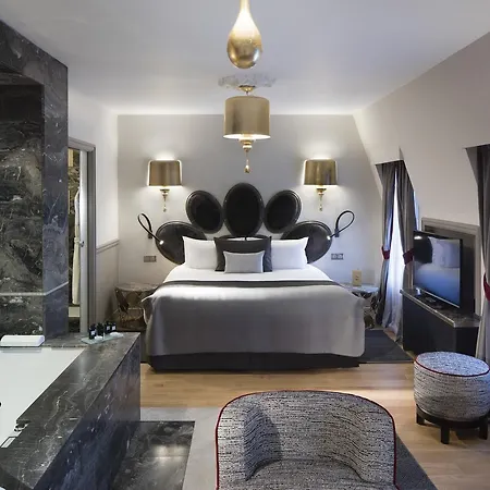 Hotel Lumen Louvre Paris