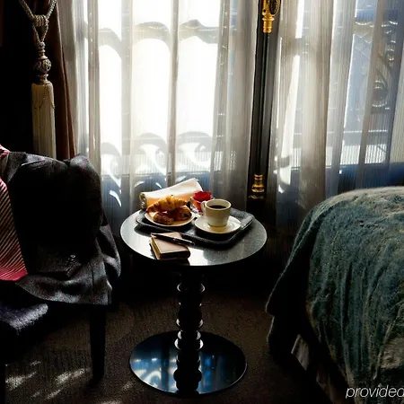 Lumen Louvre Hotel 4*