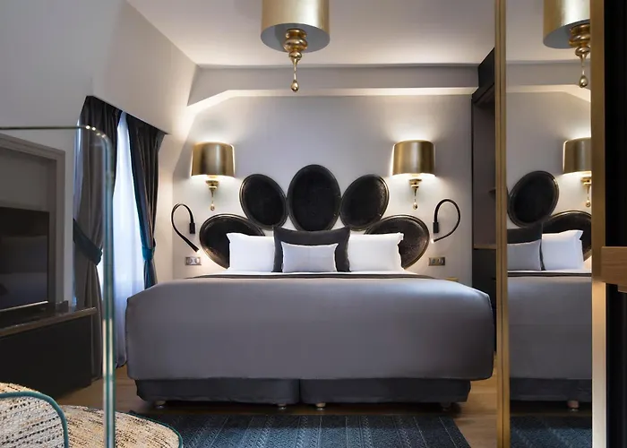 Lumen Louvre Hotel