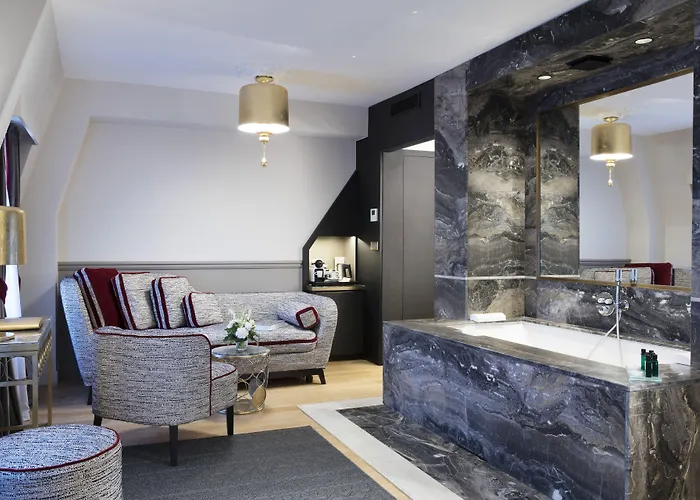 لومن لوفر باريس