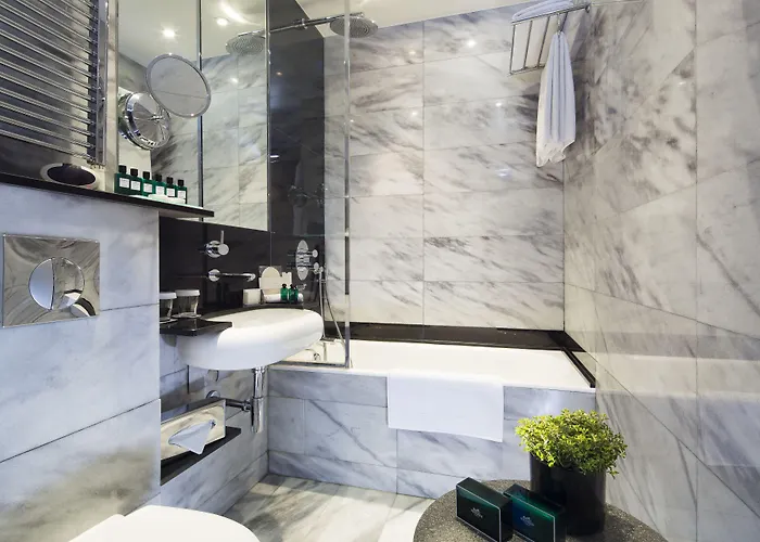 لومن لوفر 4*